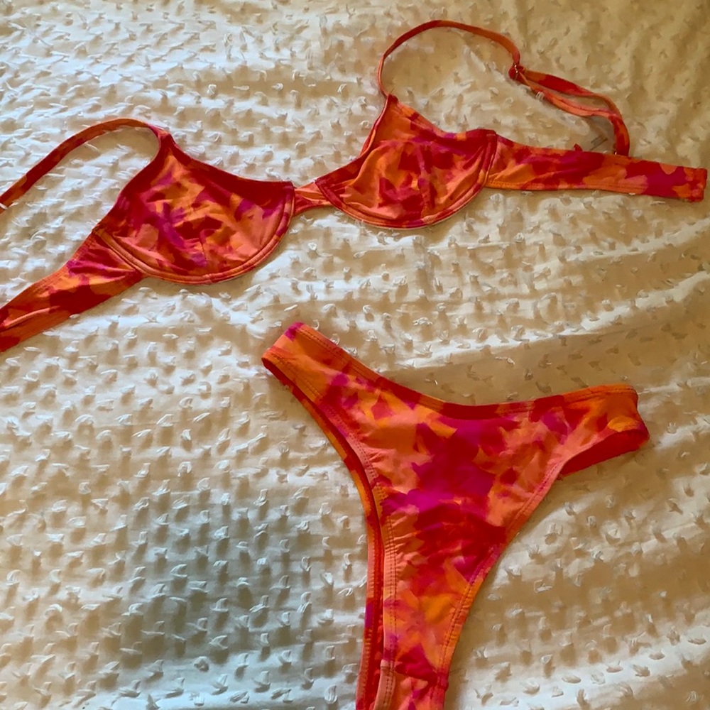 BRAND NEW 437 bikini top only